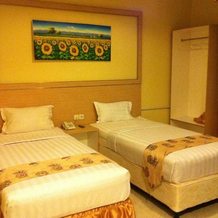 Hotel Paramount Biringkanya Exterior foto