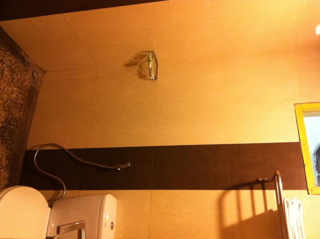 Hotel Paramount Biringkanya Zimmer foto