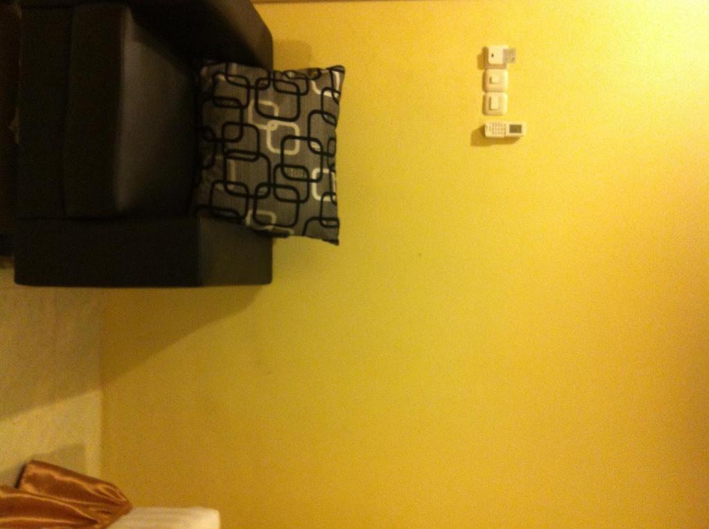 Hotel Paramount Biringkanya Zimmer foto